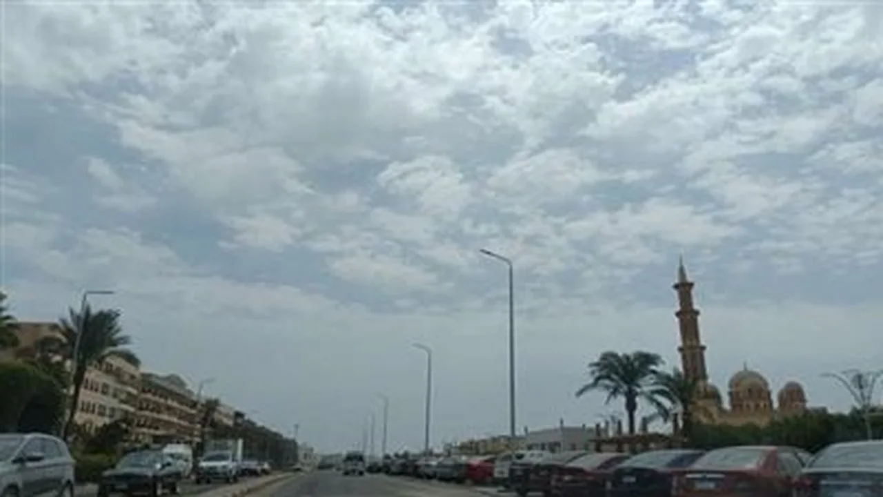 تحذيرات الأرصاد.. غبار كثيف يحجب أشعة الشمس في طقس الخميس بمدن سعودية